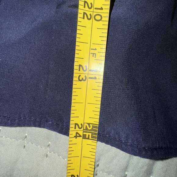 Lafayette 148 New York silk button down shirt. Size 8. VGUC - Picture 3 of 9